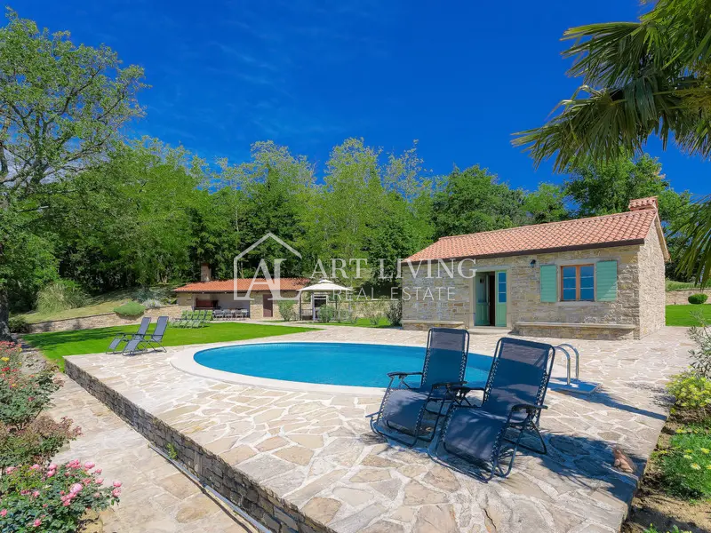 Buje-dintorni, bellissima villa in stile istriano con vista aperta e piscina