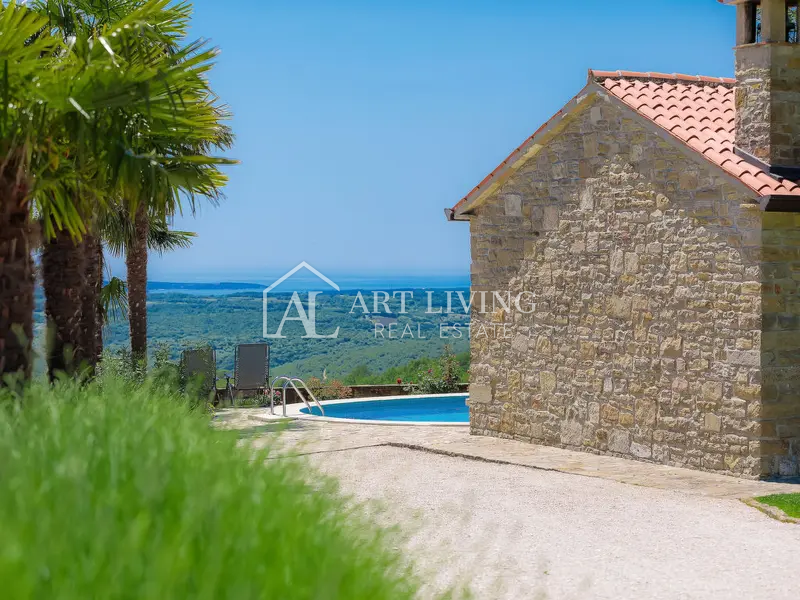 Buje-dintorni, bellissima villa in stile istriano con vista aperta e piscina