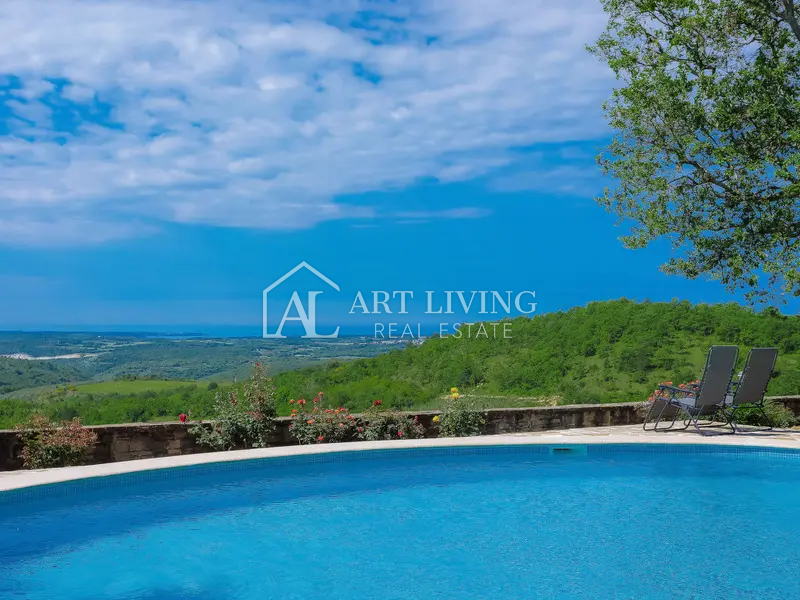 Buje-dintorni, bellissima villa in stile istriano con vista aperta e piscina