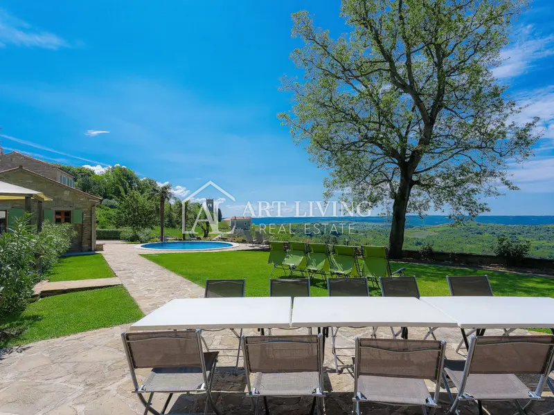 Buje-dintorni, bellissima villa in stile istriano con vista aperta e piscina