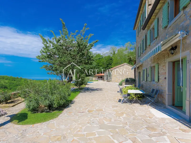 Buje-dintorni, bellissima villa in stile istriano con vista aperta e piscina