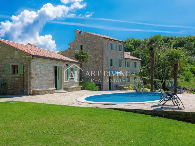 Buje-dintorni, bellissima villa in stile istriano con vista aperta e piscina