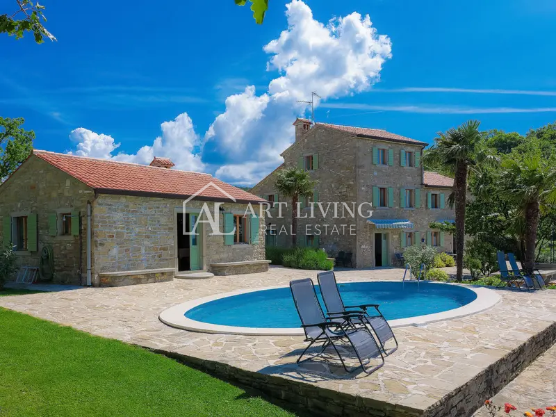 Buje-dintorni, bellissima villa in stile istriano con vista aperta e piscina