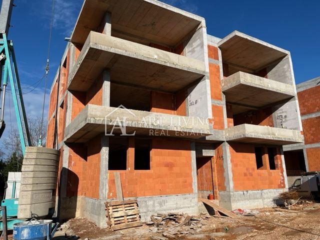 Umag-dintorni, Appartamento in un nuovo edificio 80 m2 in una bella posizione a 150 m dal mare