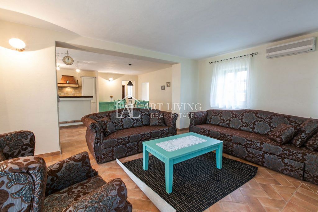 Dintorni di Parenzo, Villa in pietra di lusso con piscina nell'idilliaco paesaggio istriano