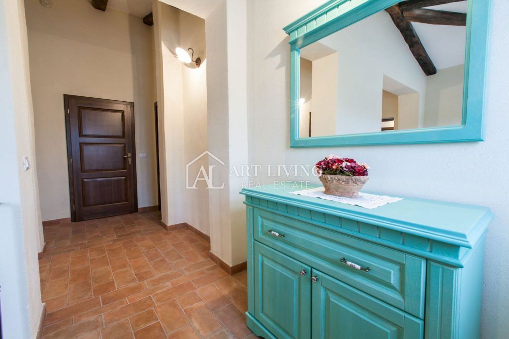 Dintorni di Parenzo, Villa in pietra di lusso con piscina nell'idilliaco paesaggio istriano