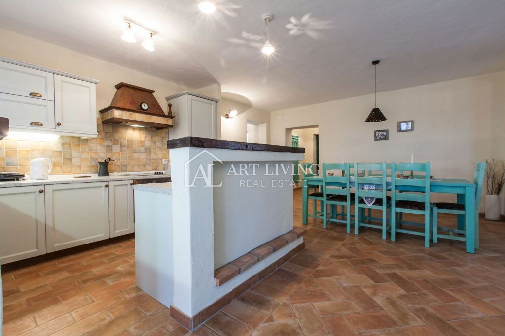 Dintorni di Parenzo, Villa in pietra di lusso con piscina nell'idilliaco paesaggio istriano