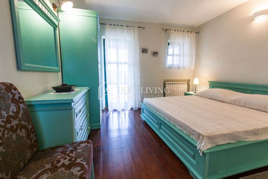 Dintorni di Parenzo, Villa in pietra di lusso con piscina nell'idilliaco paesaggio istriano