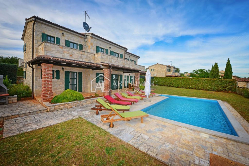Dintorni di Parenzo, Villa in pietra di lusso con piscina nell'idilliaco paesaggio istriano