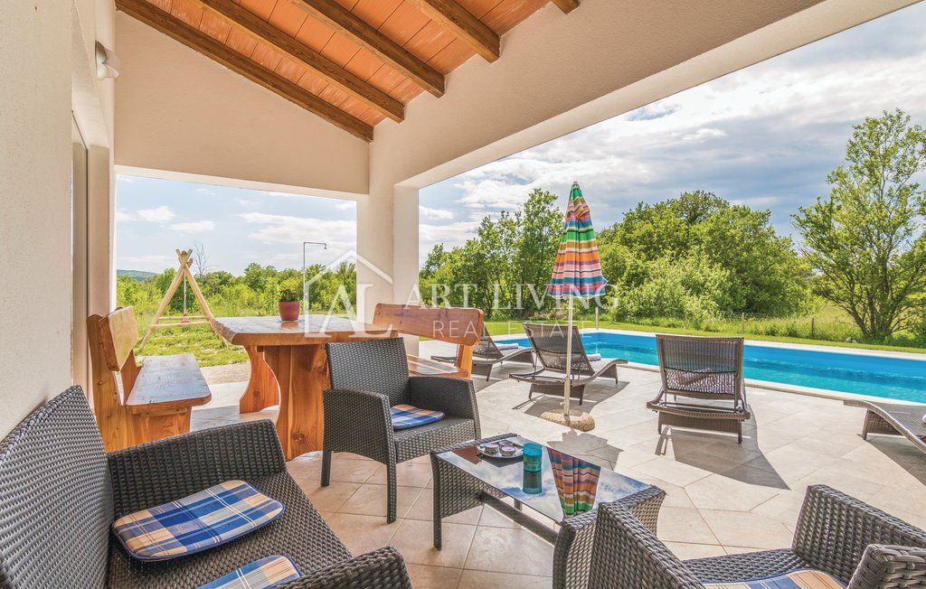 Istria, Labin, dintorni - una bella casa con piscina in una posizione tranquilla immersa nella natura