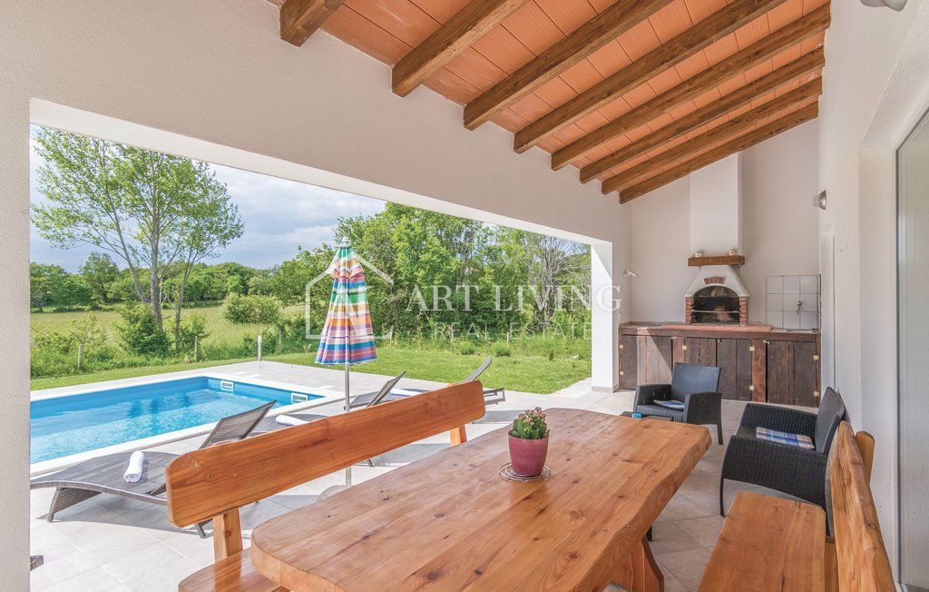 Istria, Labin, dintorni - una bella casa con piscina in una posizione tranquilla immersa nella natura
