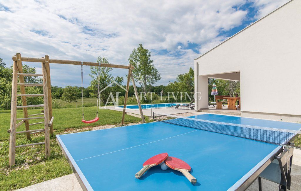 Istria, Labin, dintorni - una bella casa con piscina in una posizione tranquilla immersa nella natura
