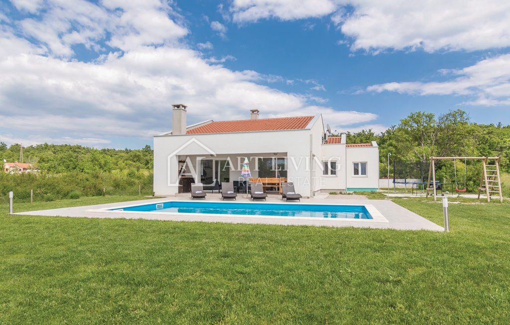 Istria, Labin, dintorni - una bella casa con piscina in una posizione tranquilla immersa nella natura