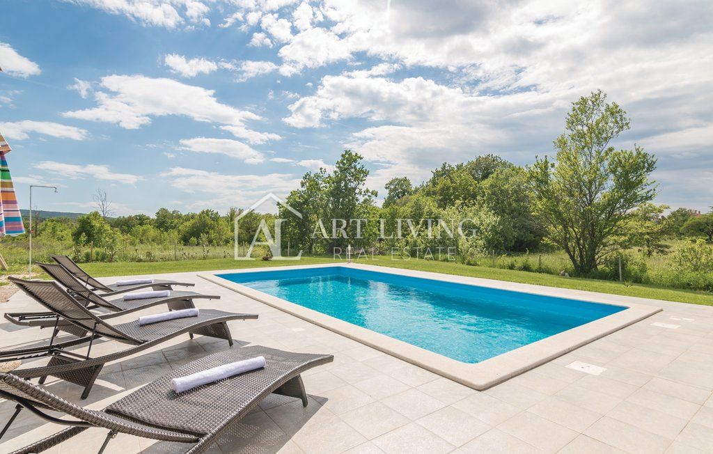 Istria, Labin, dintorni - una bella casa con piscina in una posizione tranquilla immersa nella natura