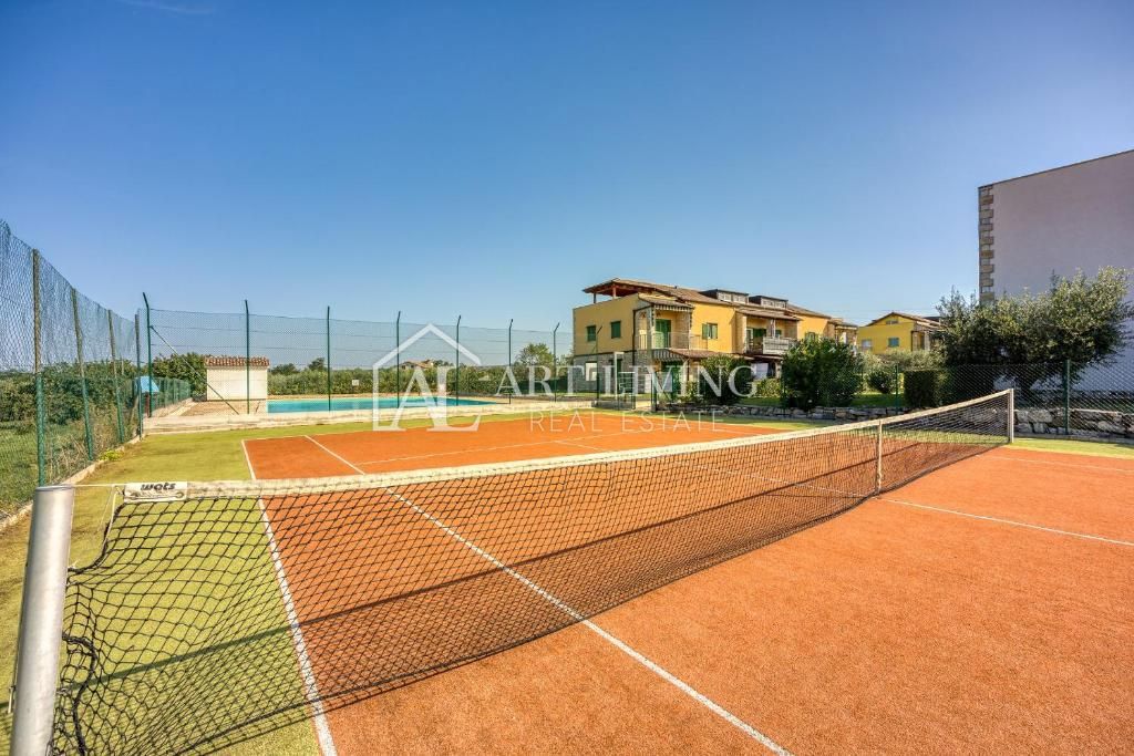 Istria, Parenzo, dintorni - appartamento con due camere da letto in mansarda con uso di piscina privata