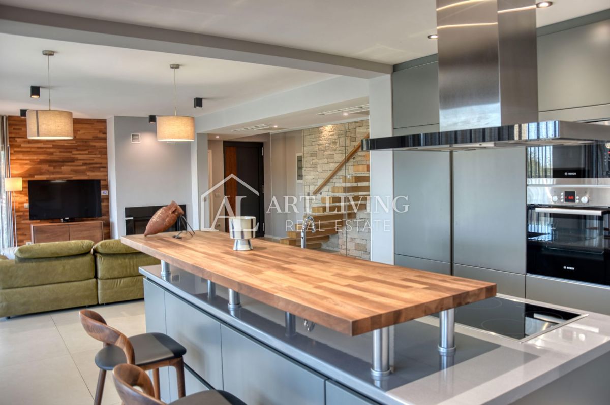 Parenzo, moderna villa di lusso con piscina a 500 m dal mare