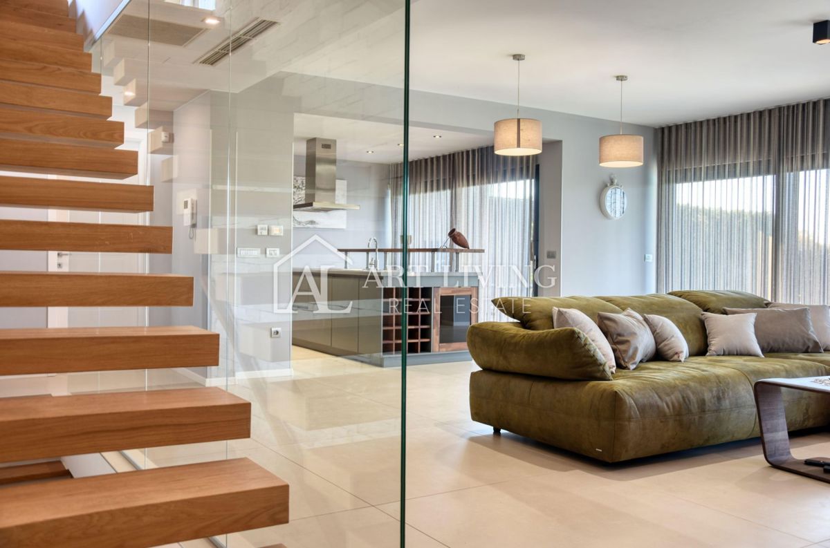 Parenzo, moderna villa di lusso con piscina a 500 m dal mare