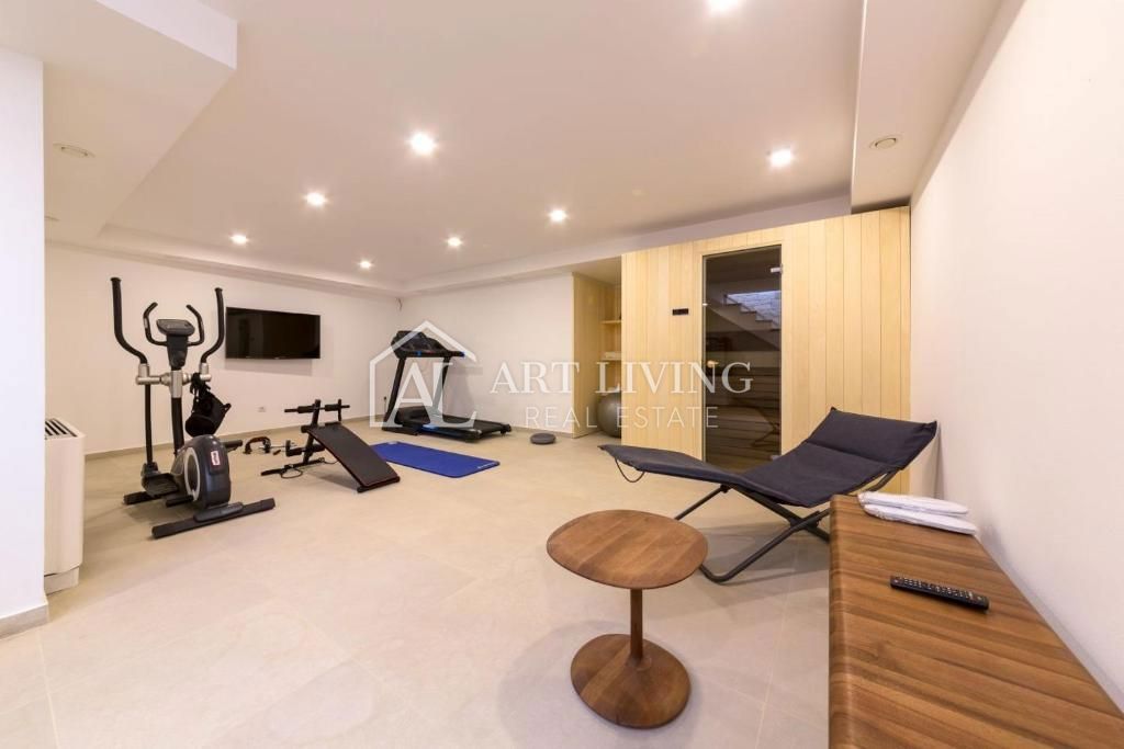 Parenzo, moderna villa di lusso con piscina a 500 m dal mare