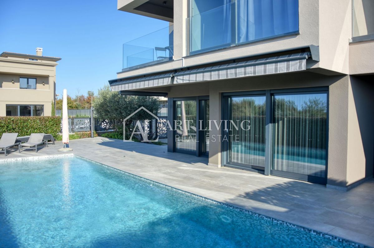 Parenzo, moderna villa di lusso con piscina a 500 m dal mare