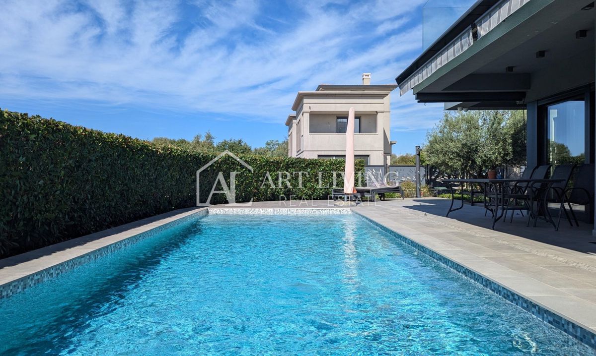 Parenzo, moderna villa di lusso con piscina a 500 m dal mare