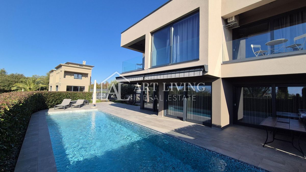 Parenzo, moderna villa di lusso con piscina a 500 m dal mare