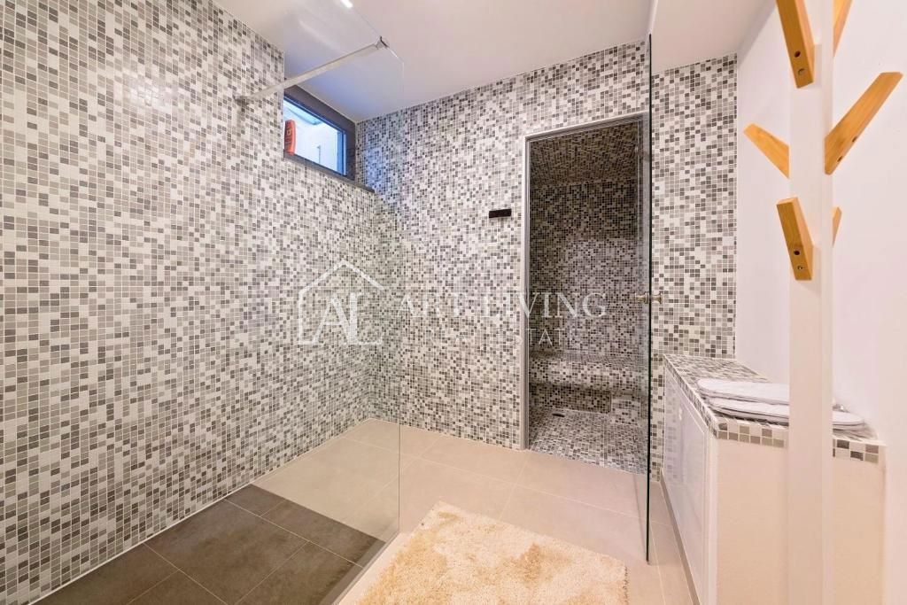 Parenzo, moderna villa di lusso con piscina a 500 m dal mare