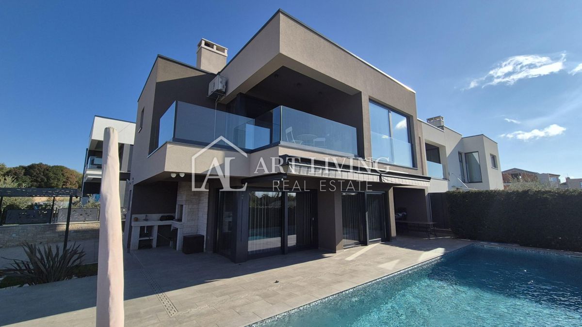 Parenzo, moderna villa di lusso con piscina a 500 m dal mare