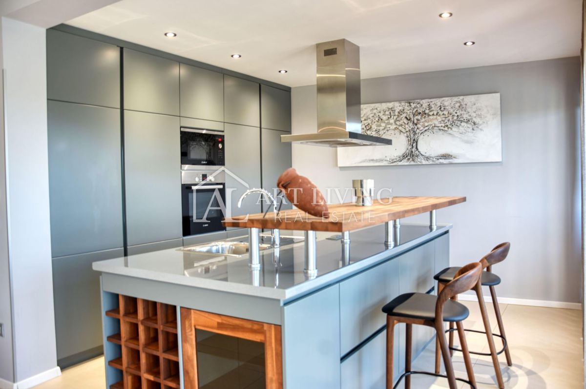 Parenzo, moderna villa di lusso con piscina a 500 m dal mare