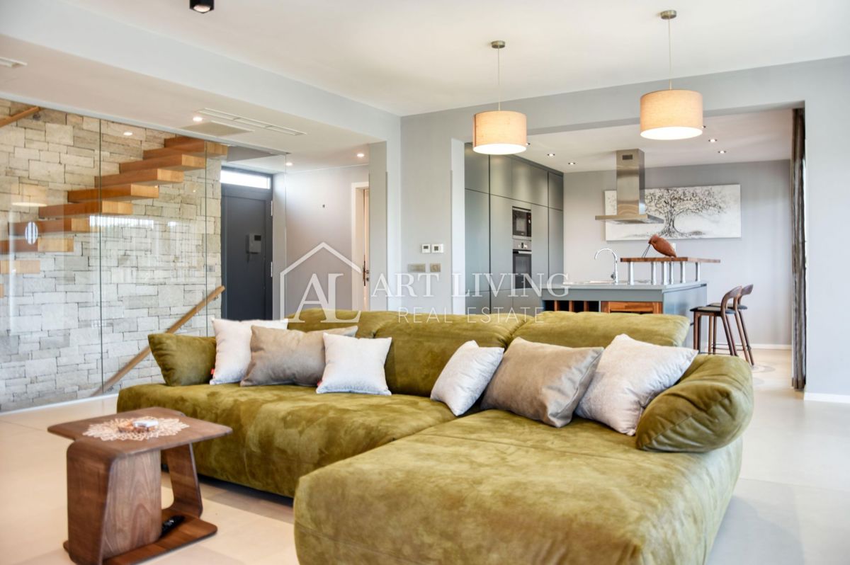 Parenzo, moderna villa di lusso con piscina a 500 m dal mare