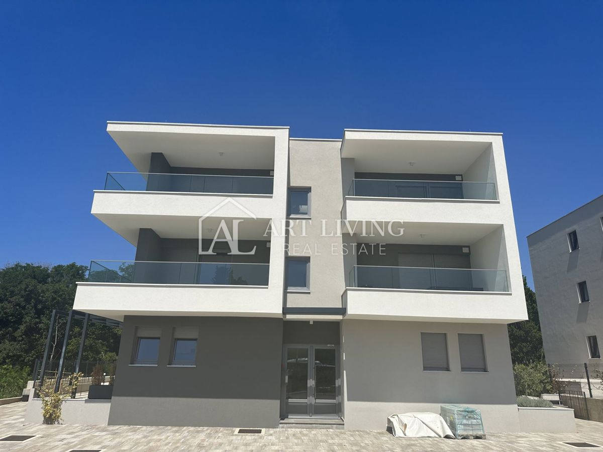 Dintorni di Umago, appartamento con due camere da letto al piano terra in posizione TOP a 150 m dal mare