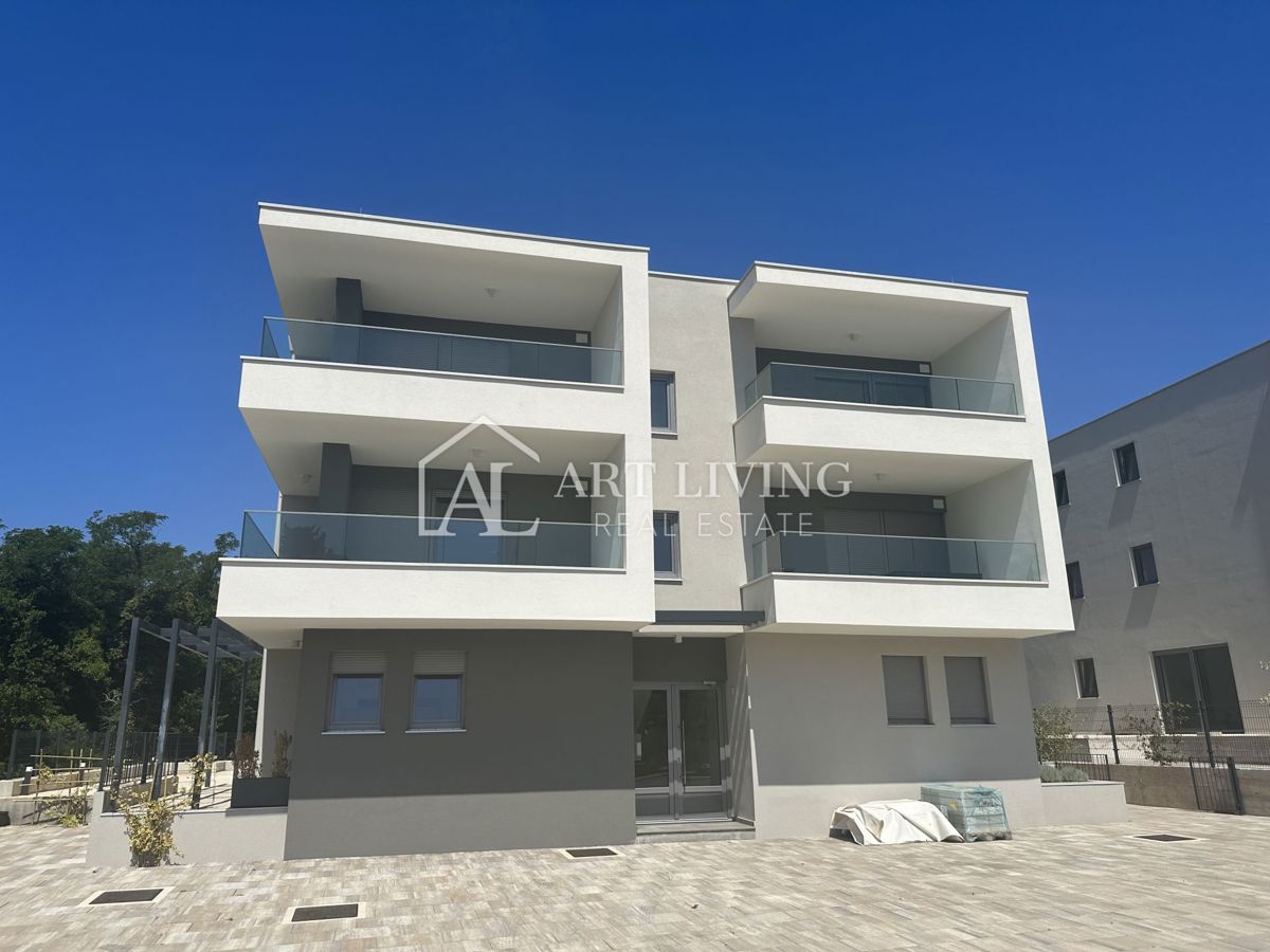 Dintorni di Umago, appartamento con due camere da letto al piano terra in posizione TOP a 150 m dal mare