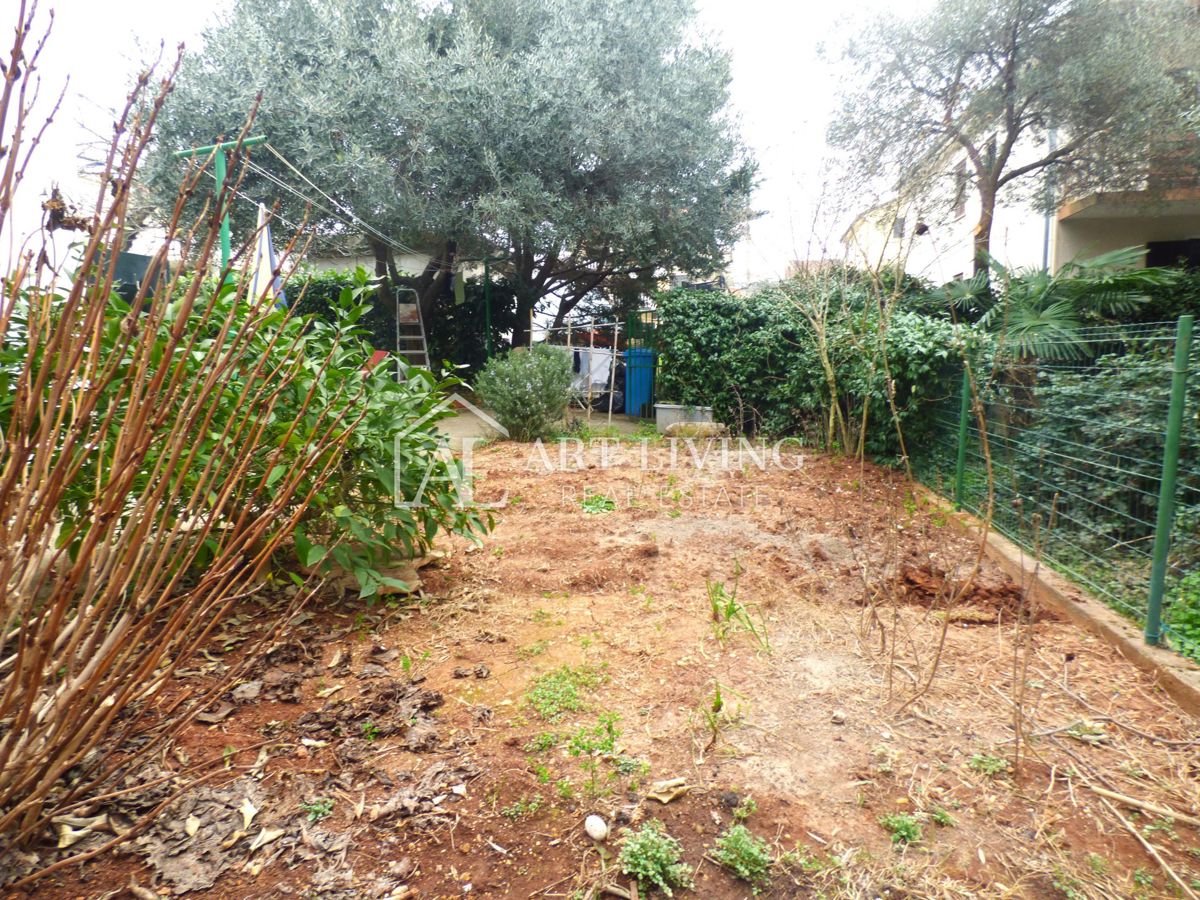 Umago-dintorni, trilocale con giardino, a 600 m dal mare