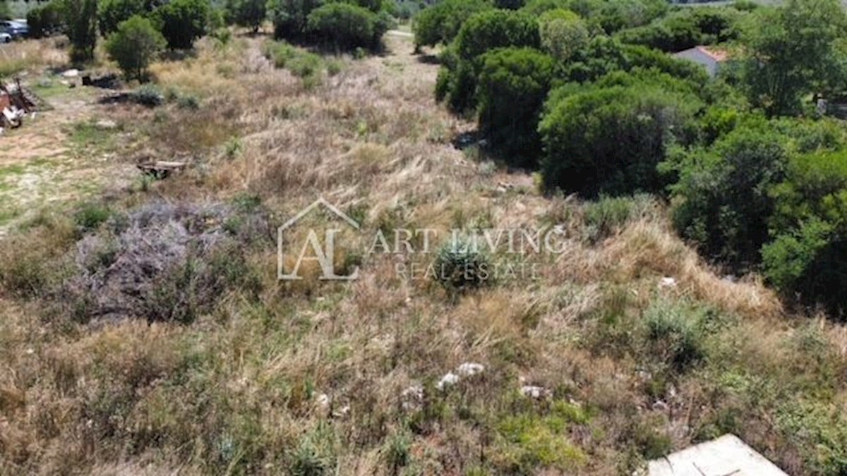 Pola - dintorni, terreno edificabile a 1,5 km dalla città di Pola