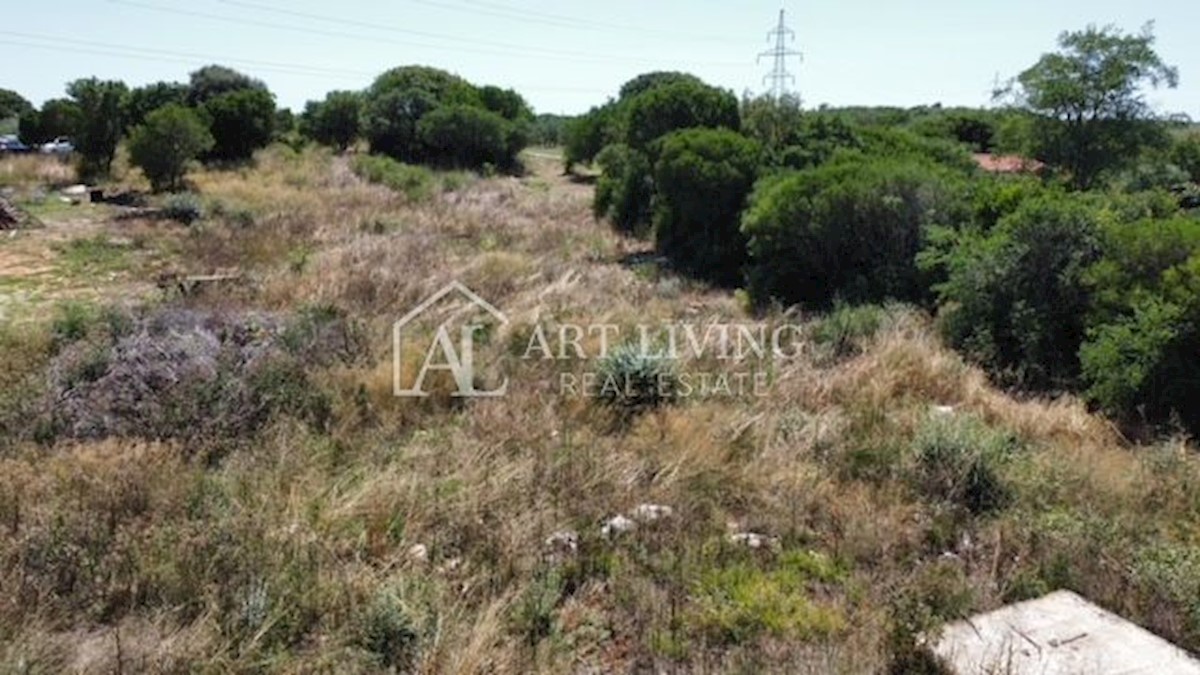 Pola - dintorni, terreno edificabile a 1,5 km dalla città di Pola