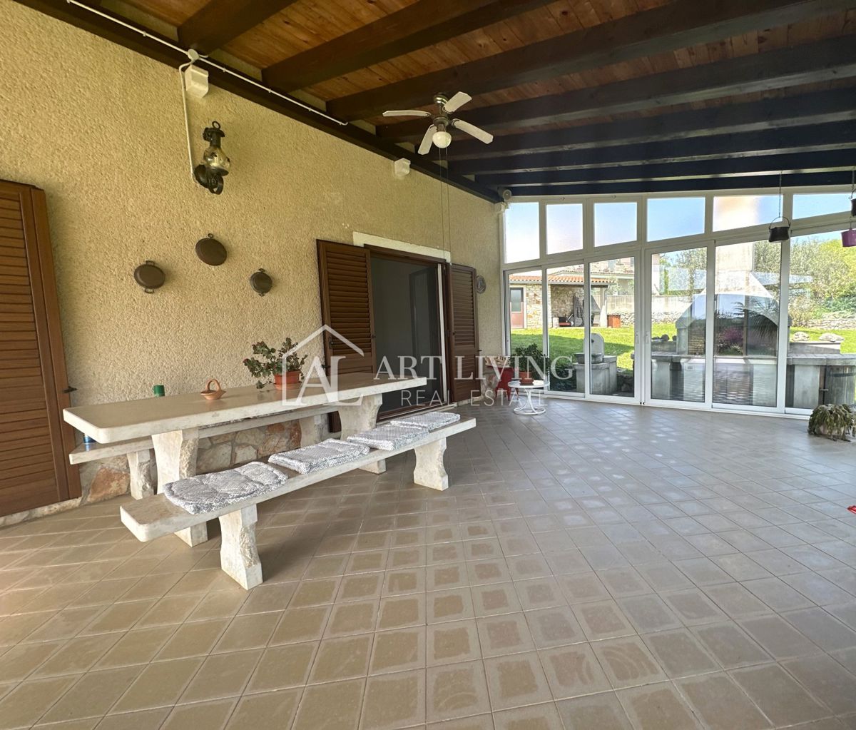 Istria, Cittanova, dintorni - proprietà di 10.000 m2 con una spaziosa casa in stile istriano