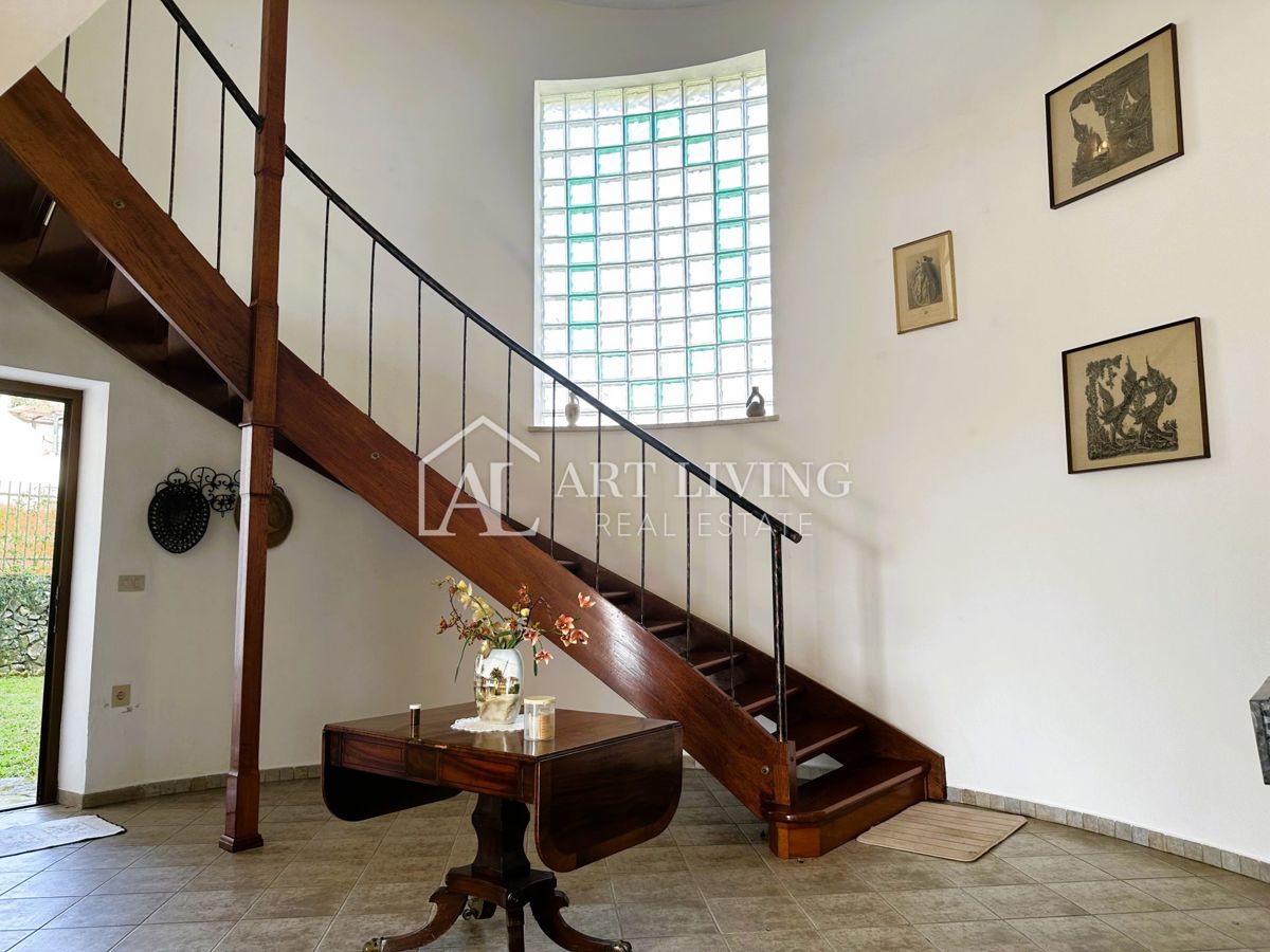 Istria, Cittanova, dintorni - proprietà di 10.000 m2 con una spaziosa casa in stile istriano