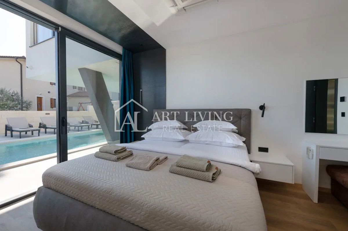 Istria, Medolino, dintorni - lussuosa villa moderna a soli 100 m dal mare