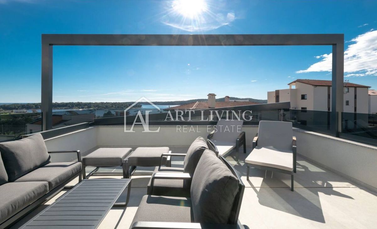 Istria, Medolino, dintorni - lussuosa villa moderna a soli 100 m dal mare