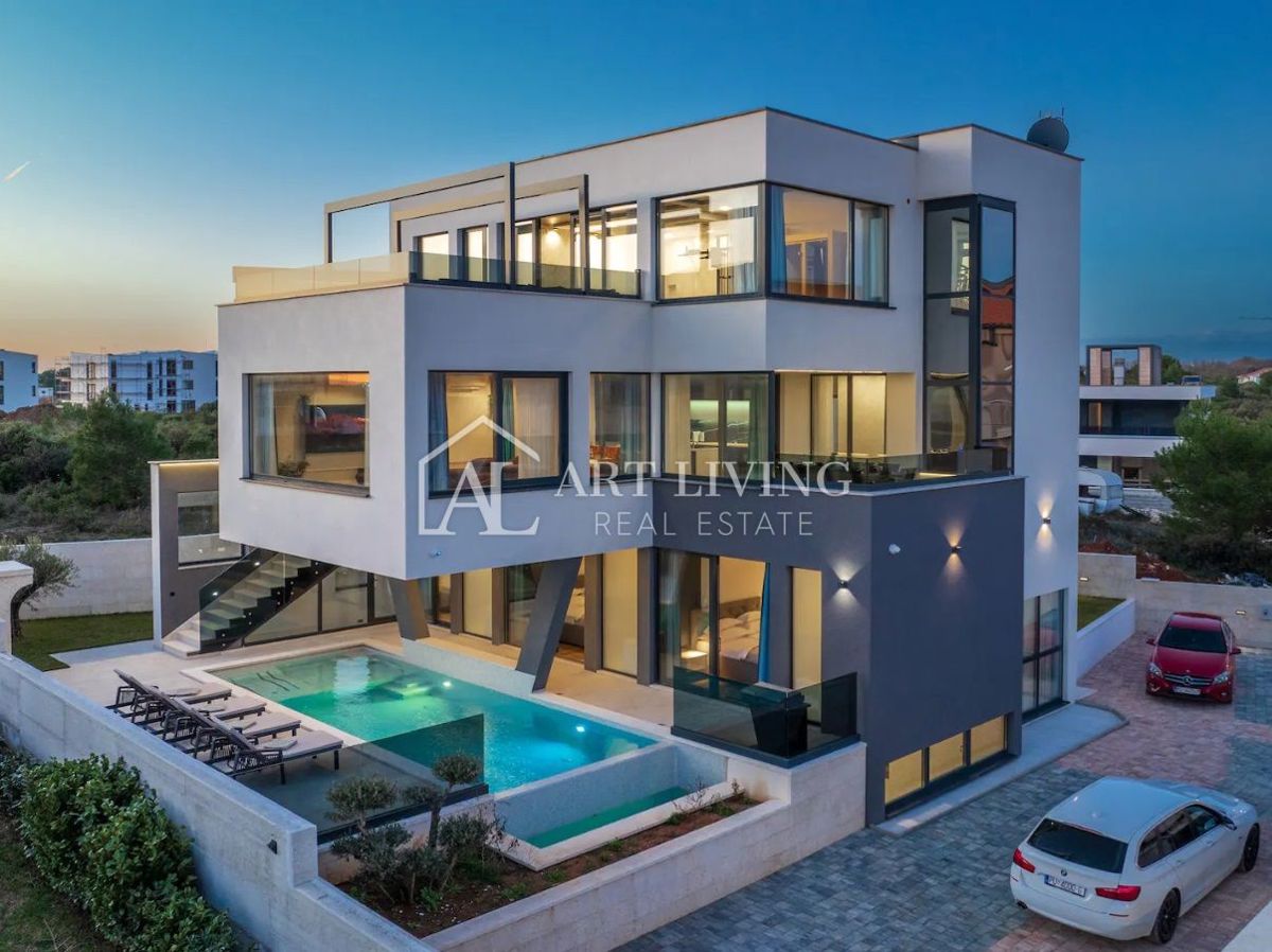 Istria, Medolino, dintorni - lussuosa villa moderna a soli 100 m dal mare
