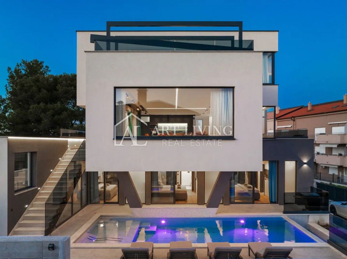Istria, Medolino, dintorni - lussuosa villa moderna a soli 100 m dal mare