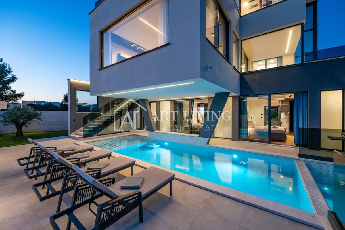 Istria, Medolino, dintorni - lussuosa villa moderna a soli 100 m dal mare
