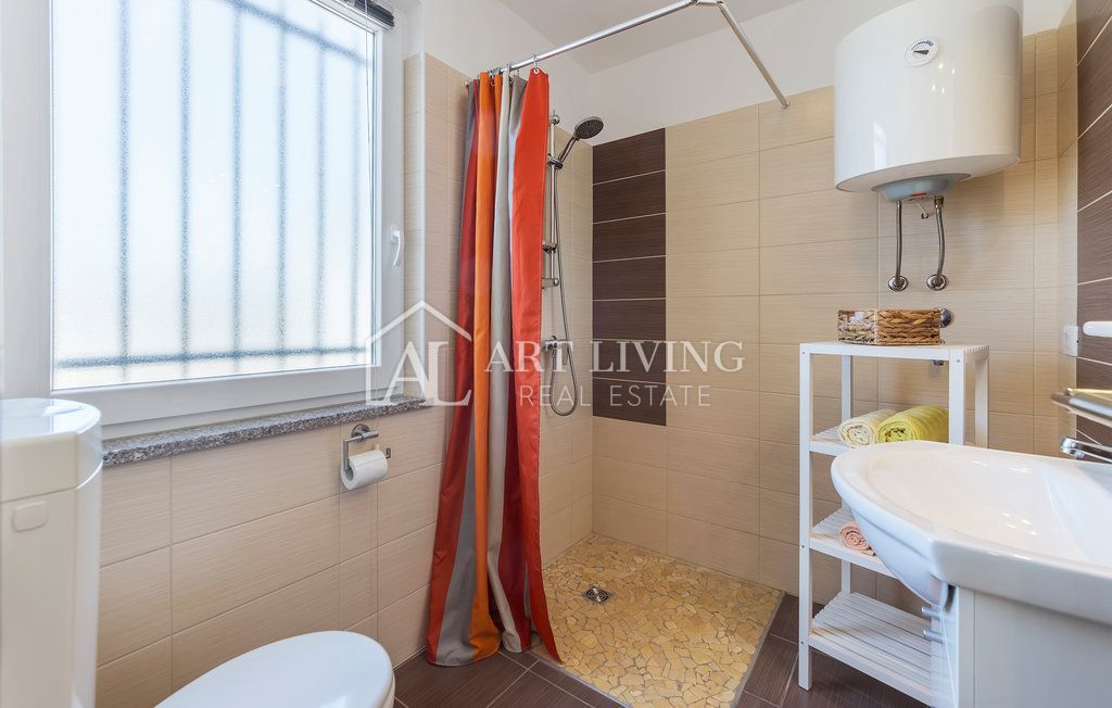 Istria, Labin, dintorni - casa indipendente con 3 appartamenti in posizione tranquilla, a 2 km dal mare