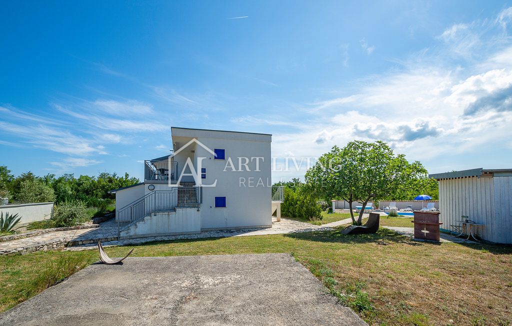 Istria, Labin, dintorni - casa indipendente con 3 appartamenti in posizione tranquilla, a 2 km dal mare