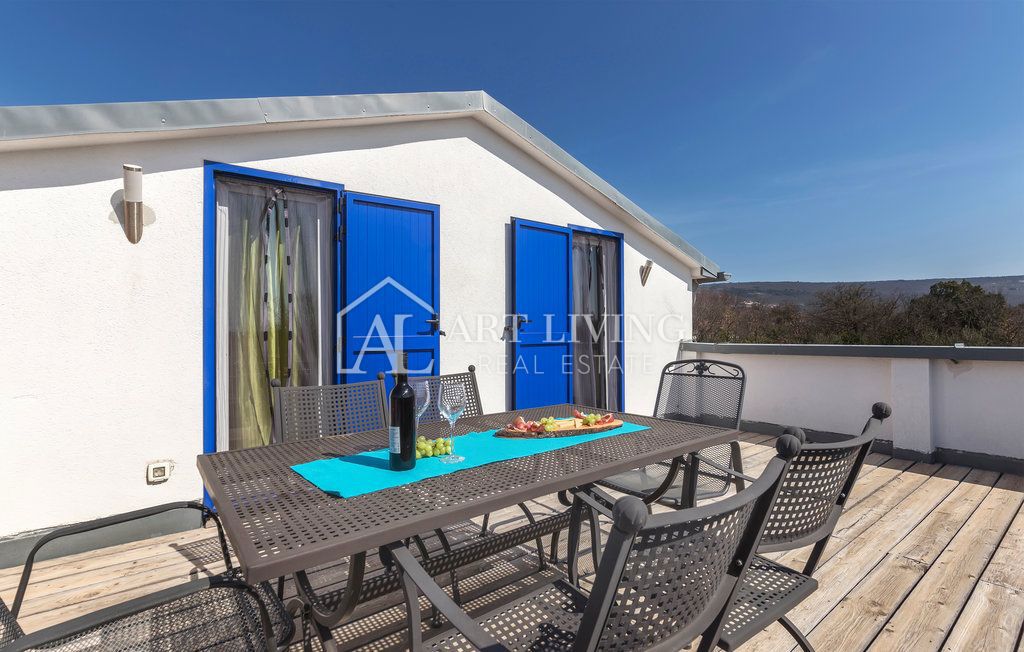 Istria, Labin, dintorni - casa indipendente con 3 appartamenti in posizione tranquilla, a 2 km dal mare