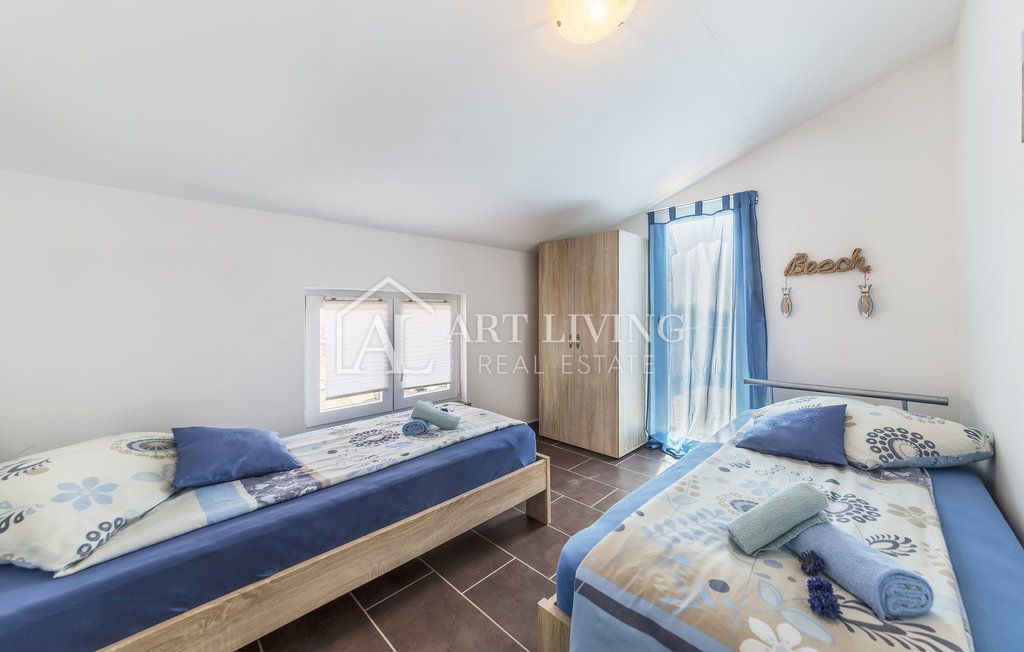 Istria, Labin, dintorni - casa indipendente con 3 appartamenti in posizione tranquilla, a 2 km dal mare