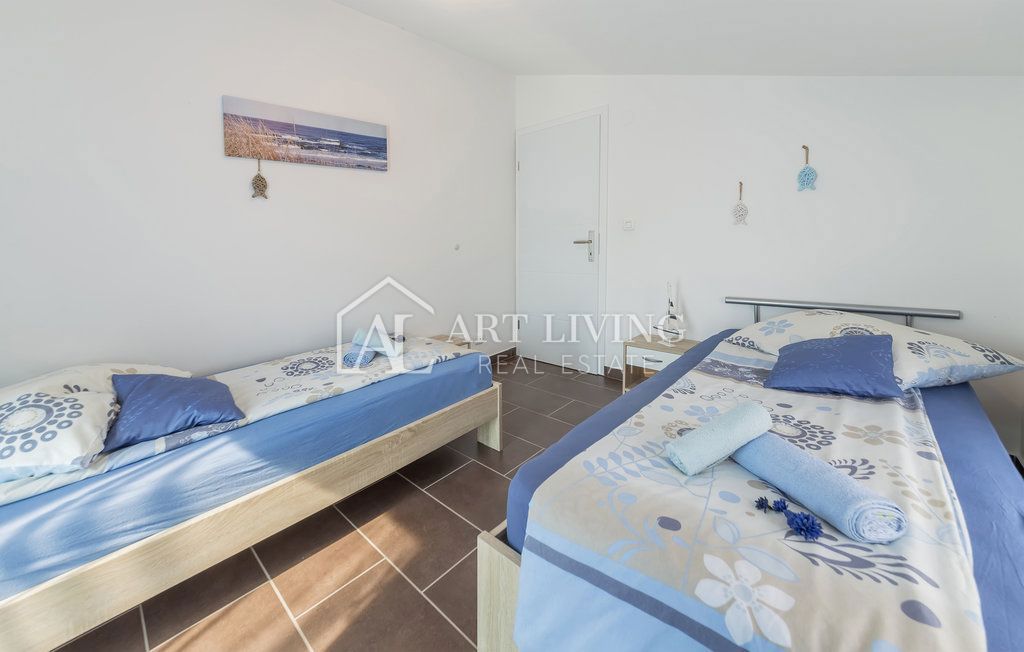 Istria, Labin, dintorni - casa indipendente con 3 appartamenti in posizione tranquilla, a 2 km dal mare