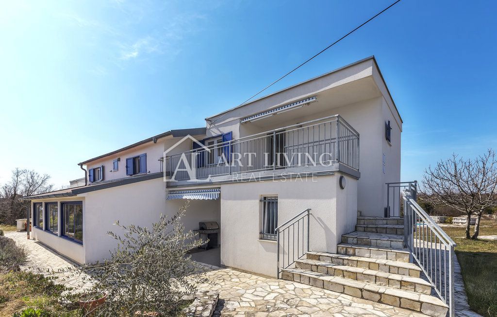 Istria, Labin, dintorni - casa indipendente con 3 appartamenti in posizione tranquilla, a 2 km dal mare