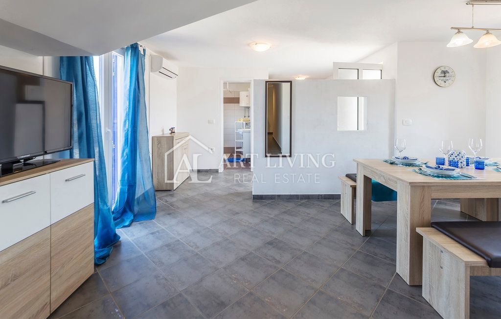 Istria, Labin, dintorni - casa indipendente con 3 appartamenti in posizione tranquilla, a 2 km dal mare
