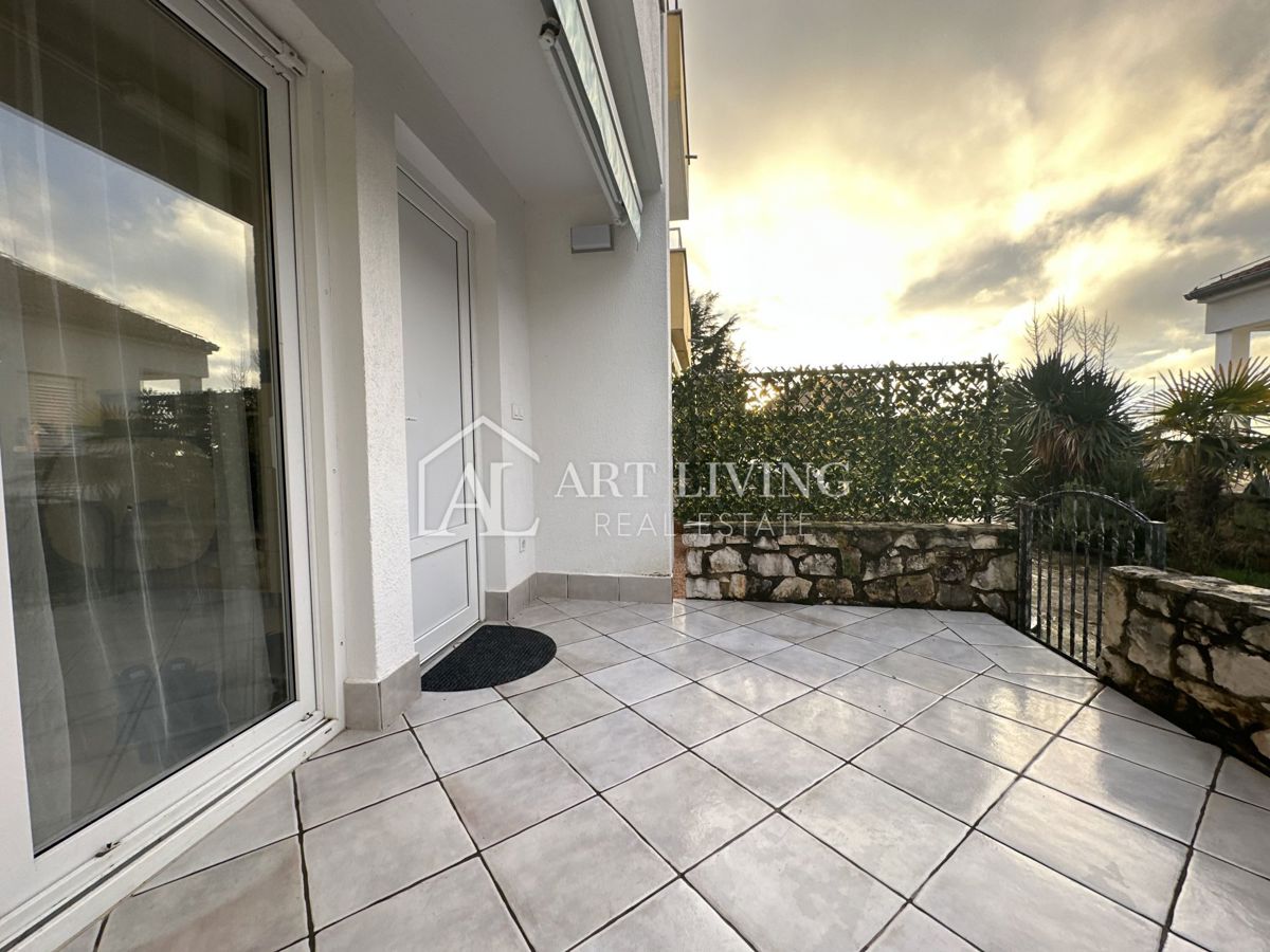 Cittanova, dintorni - grazioso appartamento con una camera da letto, 60 m2, a soli 100 m dal mare