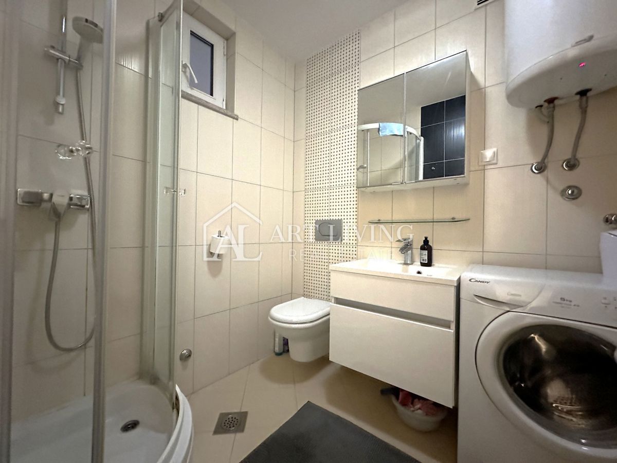 Cittanova, dintorni - grazioso appartamento con una camera da letto, 60 m2, a soli 100 m dal mare